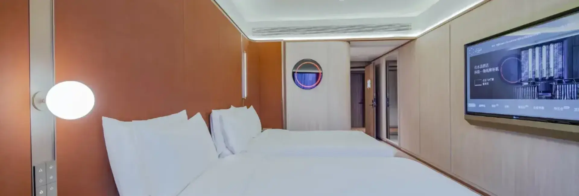 Deluxe 2-Bed Room