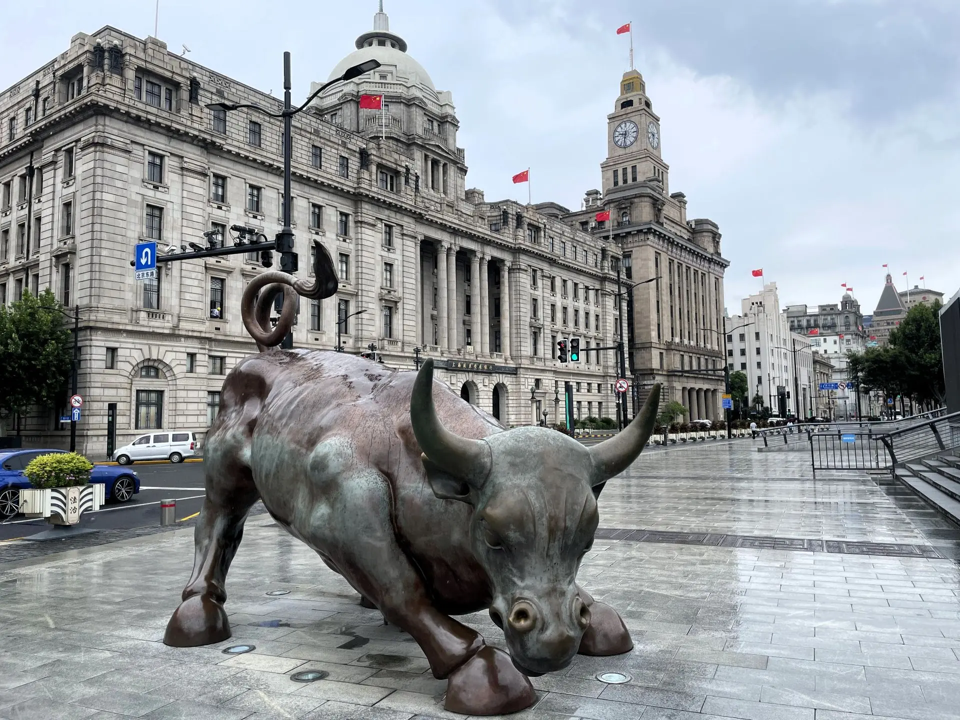 The “Zero-Commute” Sightseeing Experience: Mastering The Bund & Nanjing Road from Your Hankou Road Base