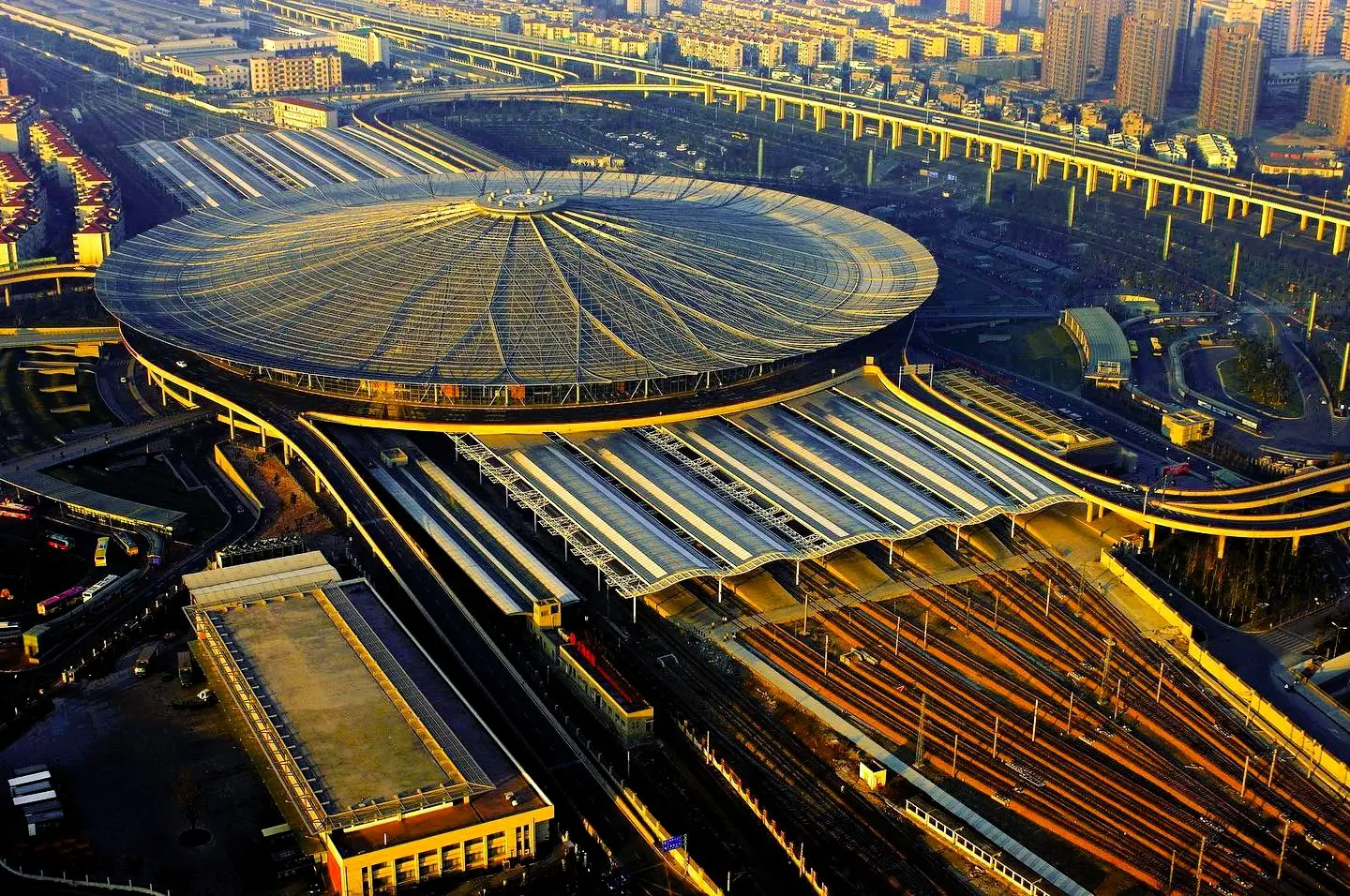 🚄 The Complete Tourist’s Guide to Shanghai’s Train Stations from Crystal Orange Shanghai (The Bund & Nanjing Road) 🏨✨